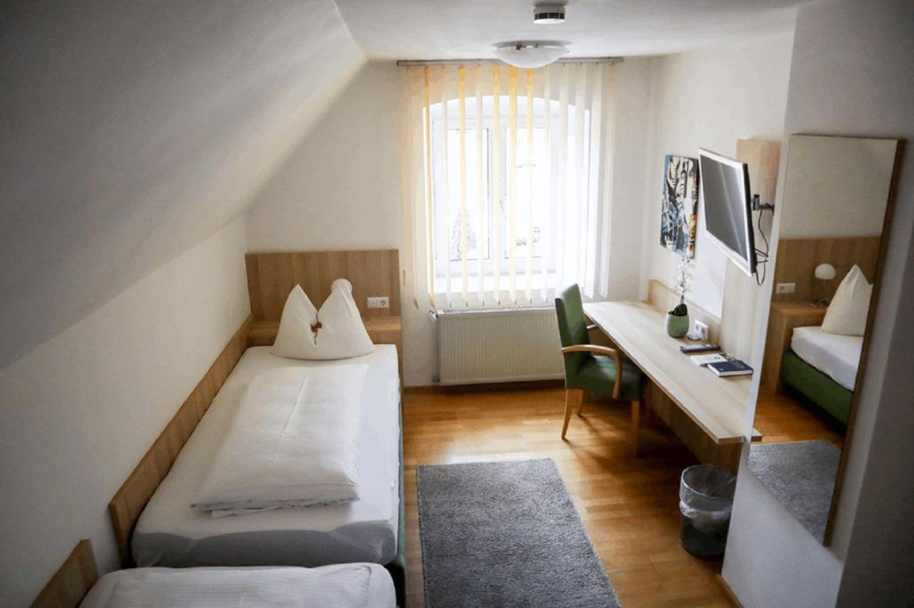 Hotel Weinstube Sinas Brettl Nördlingen Zewnętrze zdjęcie